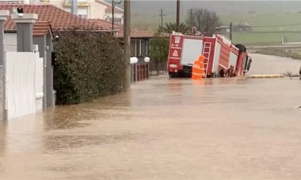 Περισσότερες από 1.800 κλήσεις στην Πυροσβεστική- "Κραυγή" για βοήθεια από χιλιάδες πολίτες λόγω της πλημμύρας